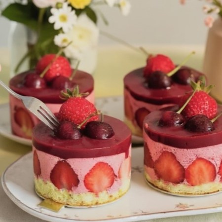Entremets aux fruits rouges