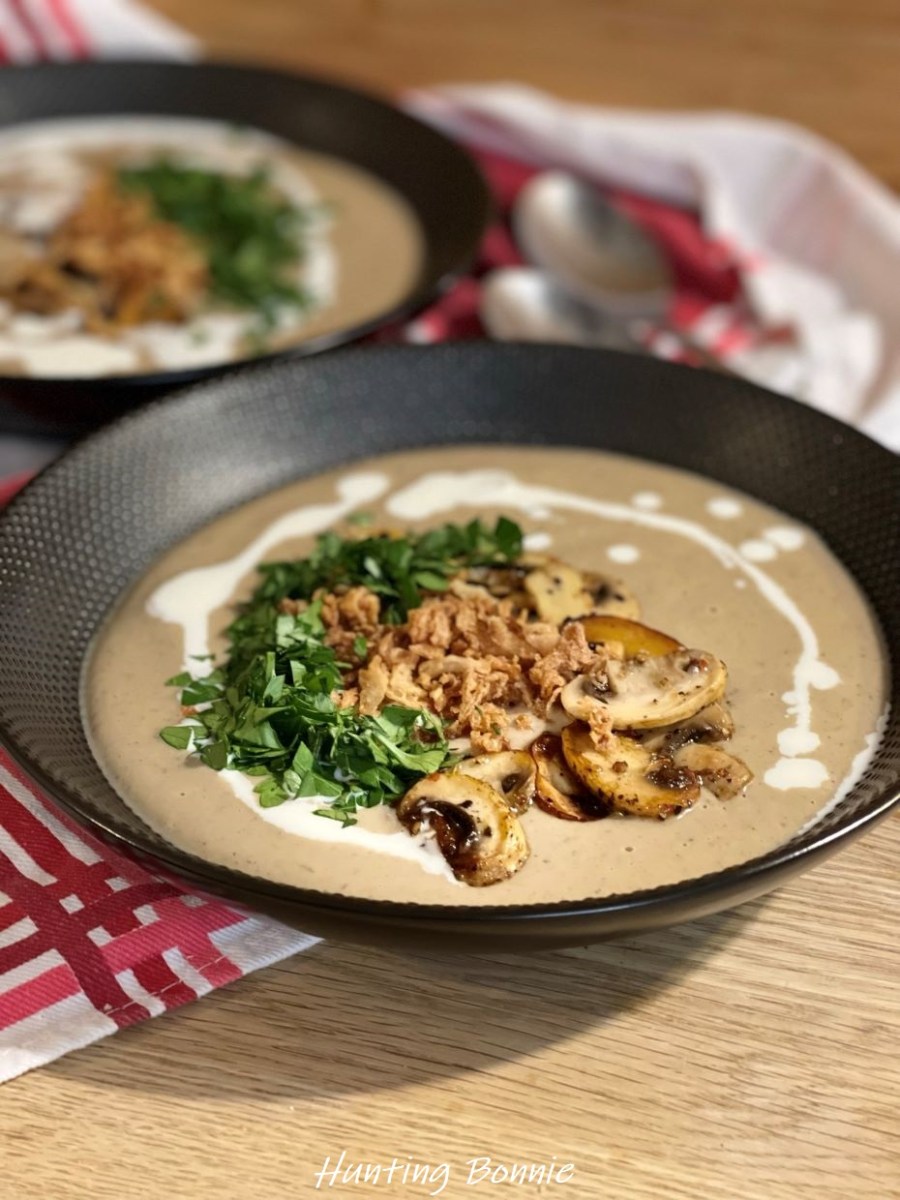 VELOUTÉ DE CHAMPIGNONS ET PARMESAN