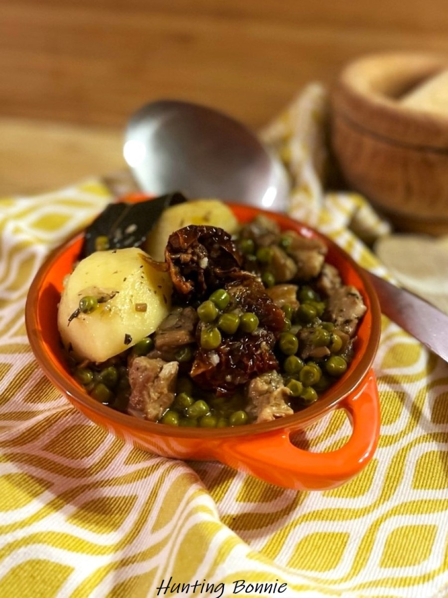 FRICASSÉE DE PORC ET PETITS POIS À LA FORESTIÈRE