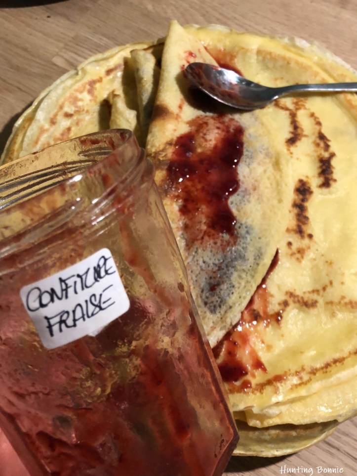 Crêpes et confiture de fraise