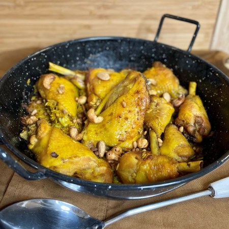 POULET À LA LIBANAISE sur riz épicé et noix de cajou