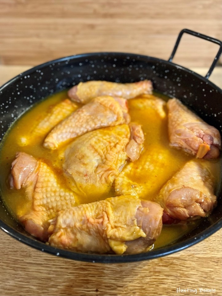 Préparation de POULET À LA LIBANAISE sur riz épicé et noix de cajou