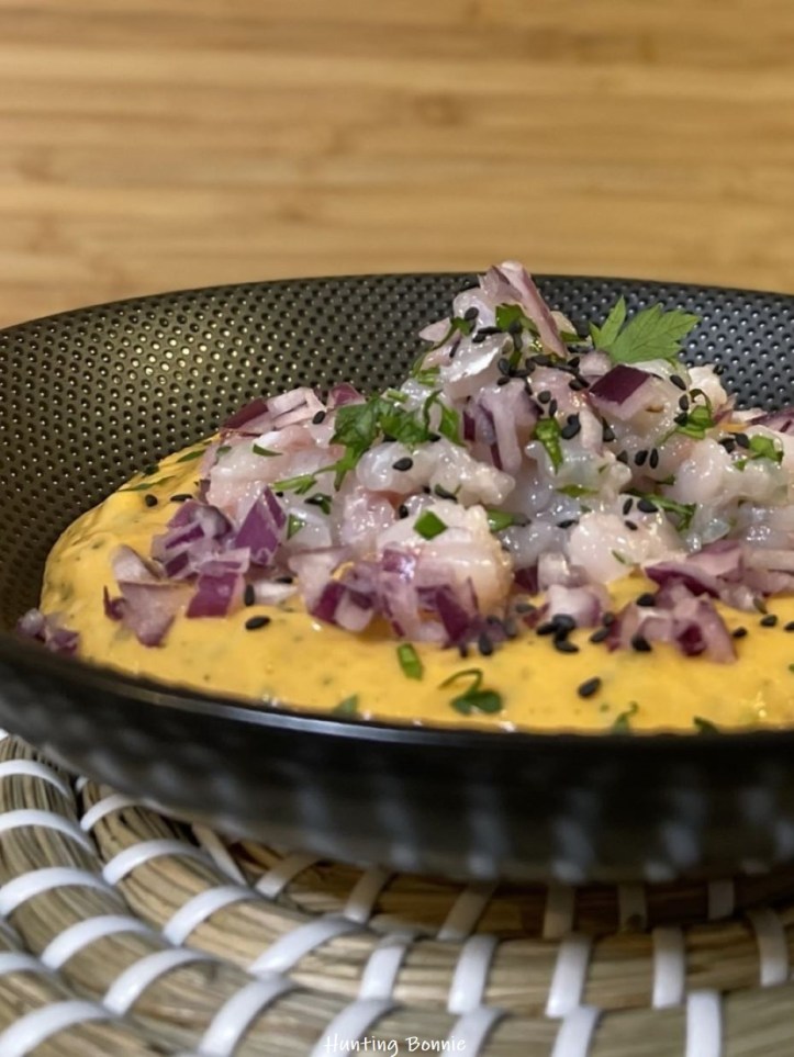 Tartare de dorade et crème de patate douce et sésame noir