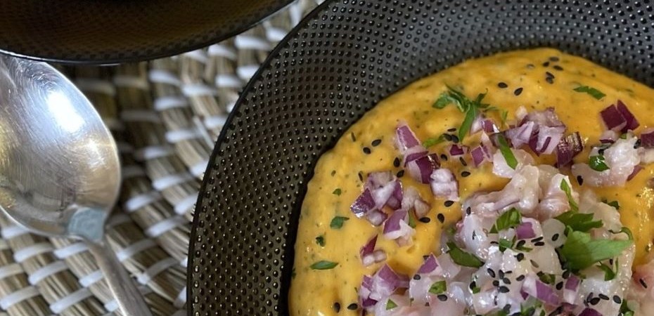 Tartare de dorade et crème de patate douce et sésame noir