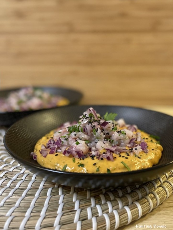 Tartare de dorade et crème de patate douce et sésame noir