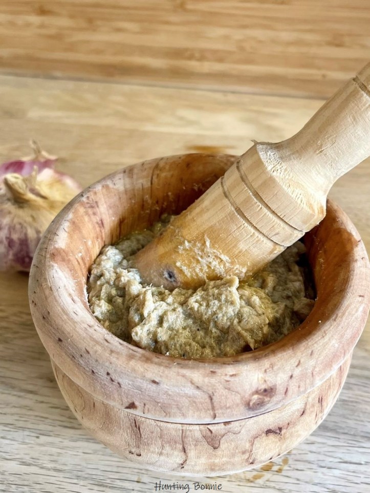 Préparation pour l'Anchoïade provençale traditionnelle