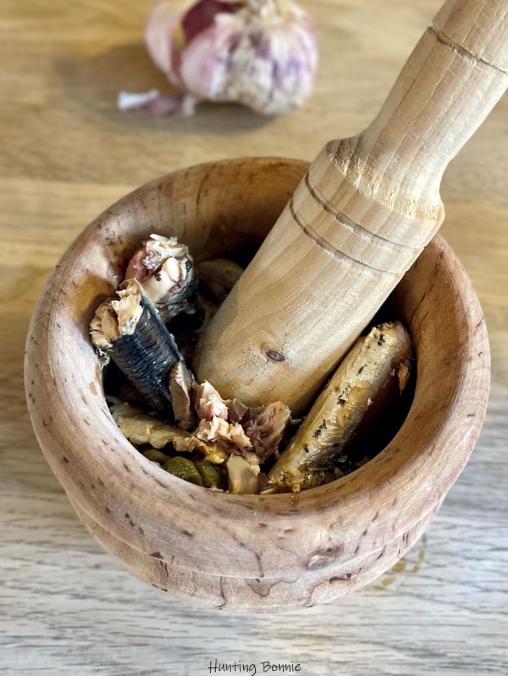 Préparation pour l'Anchoïade provençale traditionnelle