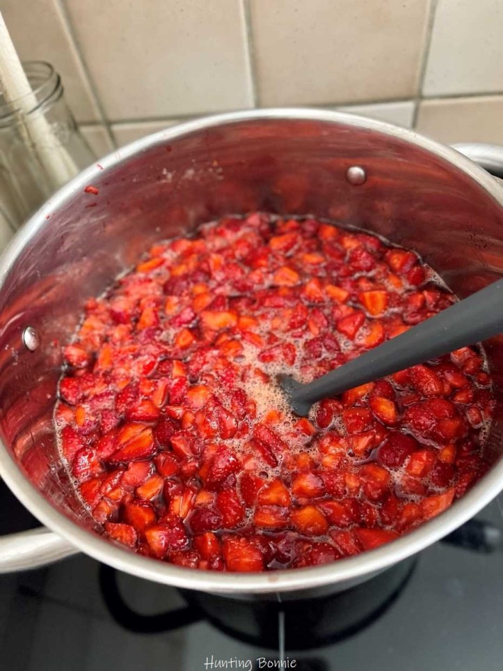 Cuisson de la confiture de fraises