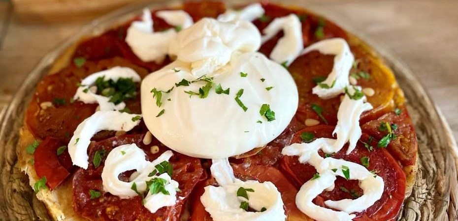 Tarte tatin de tomates, burrata et mozzarella