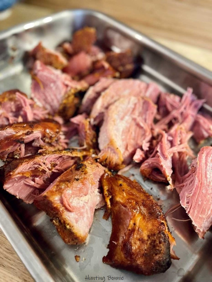 Palette de porc cuite et découpée