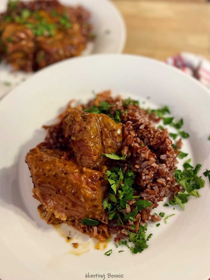 Palette de porc en cocotte, sauce moutarde et miel