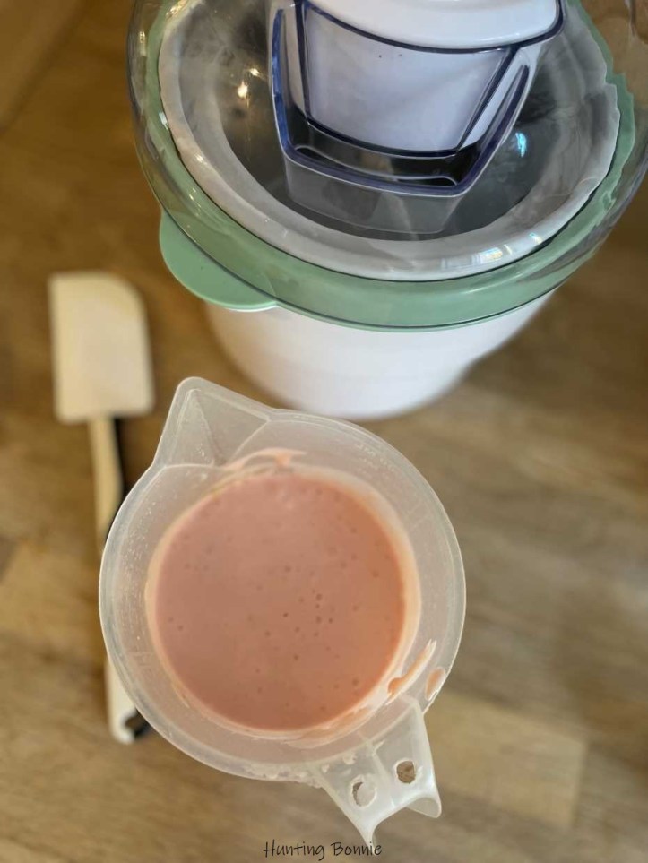 Préparation de la glace à la tomate, mascarpone et origan
