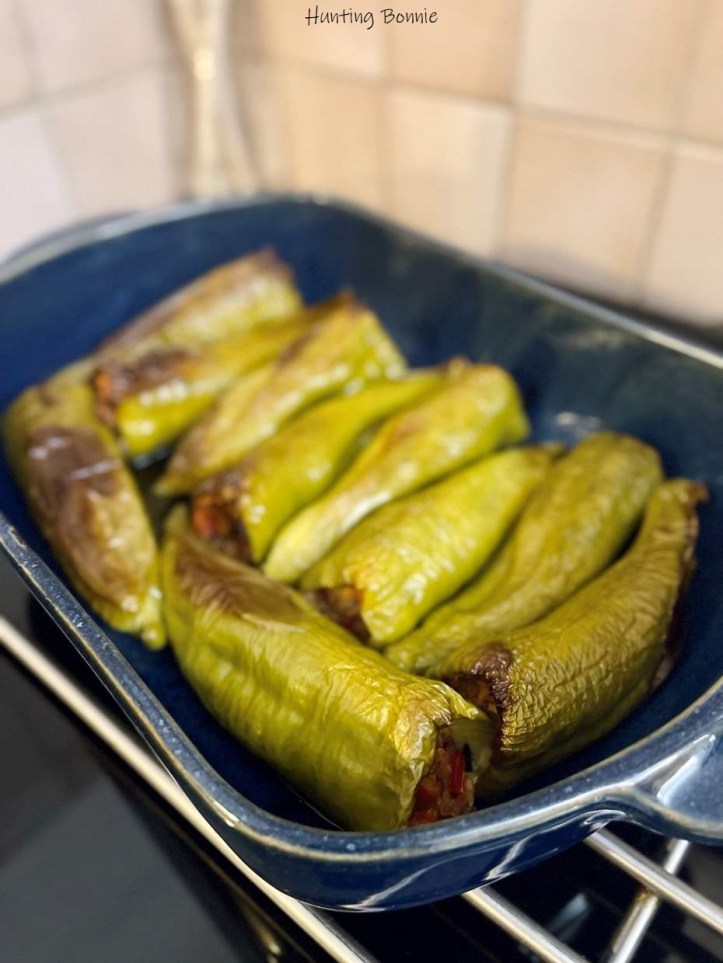 sortie du four Poivrons Corne de Bœuf farcis au Thon à la Méditerranéenne