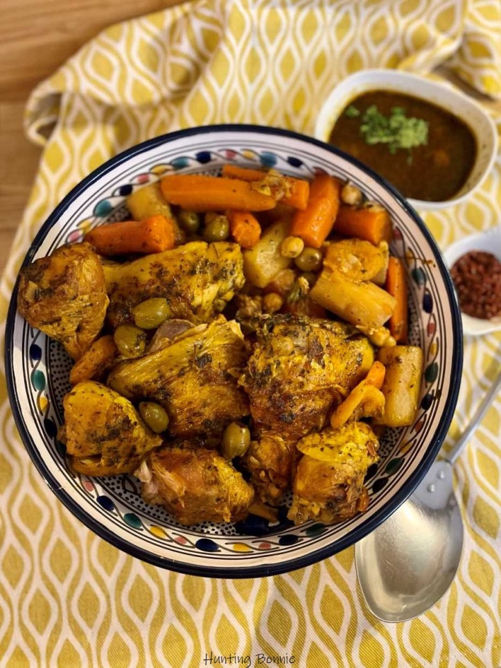Tajine de poulet aux olives et aux abricots