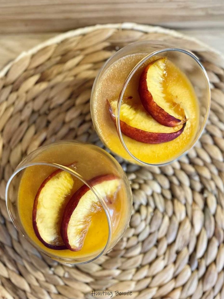 Mousse et coulis à la pêche