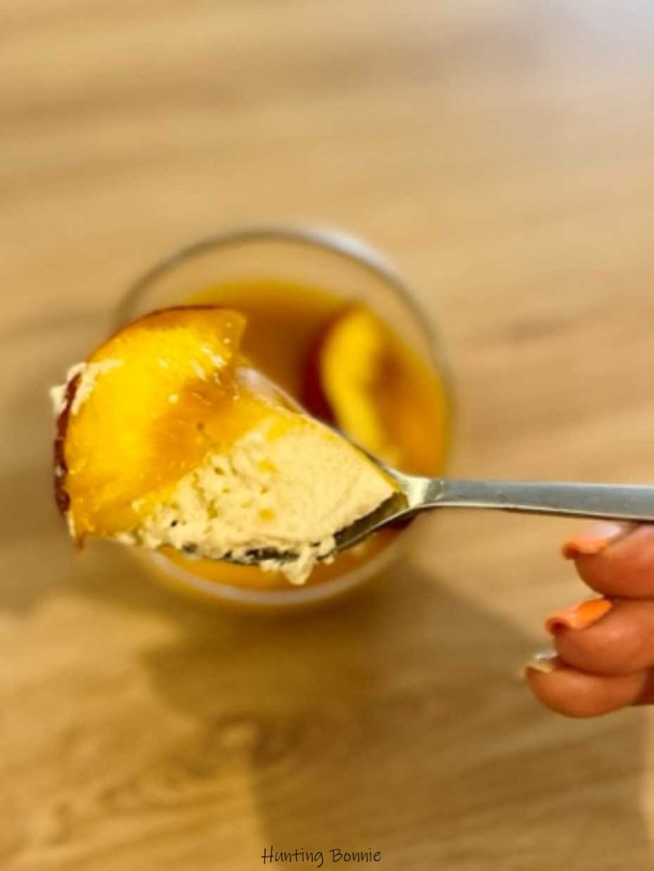 Mousse et coulis à la pêche