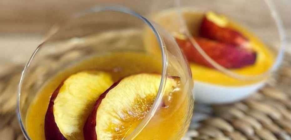 Mousse et coulis à la pêche