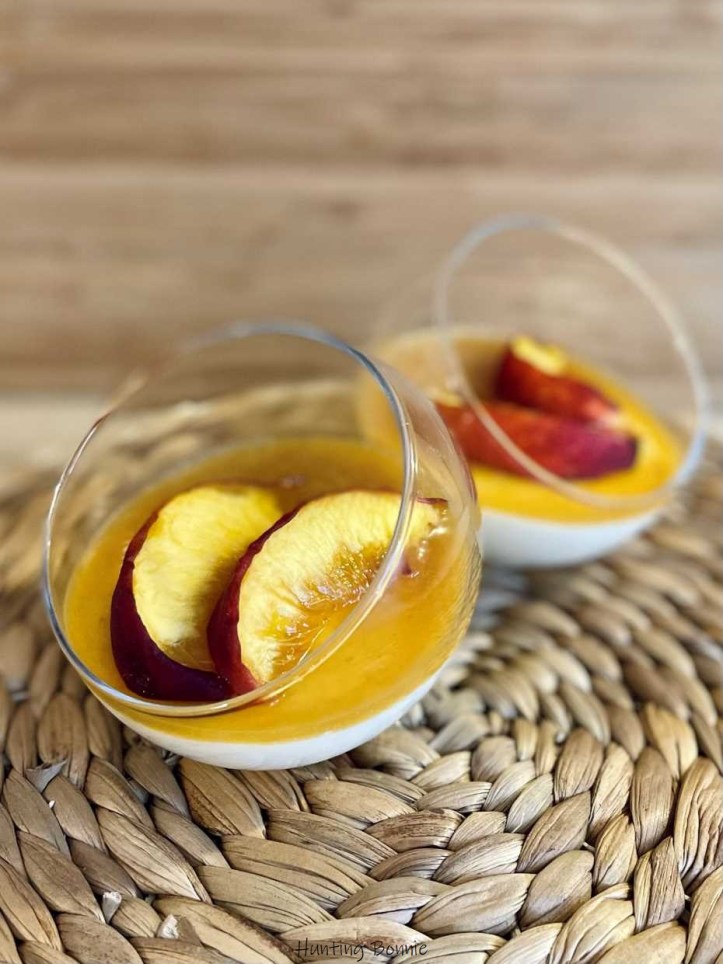 Mousse et coulis à la pêche