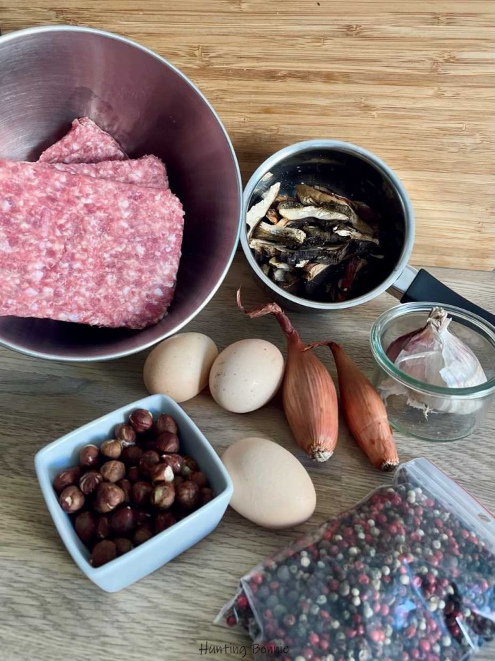 Ingrédients du Pâté aux cèpes et noisettes en bocaux ou au four facile et rapide - Hunting Bonnie