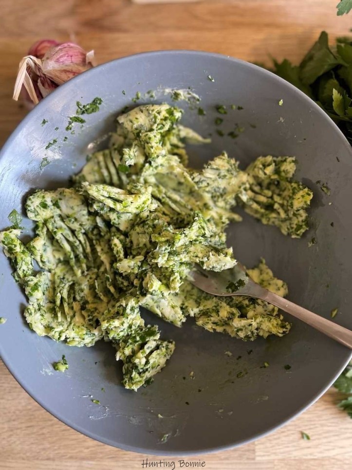 Préparation du Beurre Persillé Maison