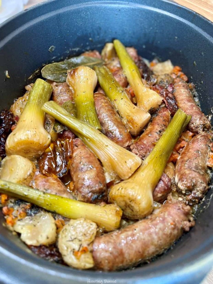 Ragout de saucisses de veau et aillets rôtis