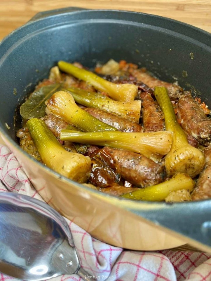 Ragout de saucisses de veau et aillets rôtis