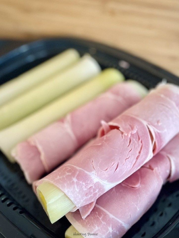 Préparation des Poireaux gratinés au jambon