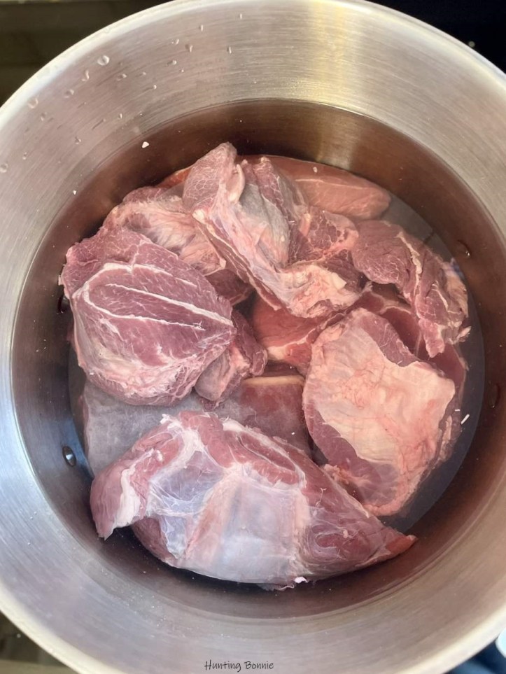 Début de cuisson des viandes du pot au feu