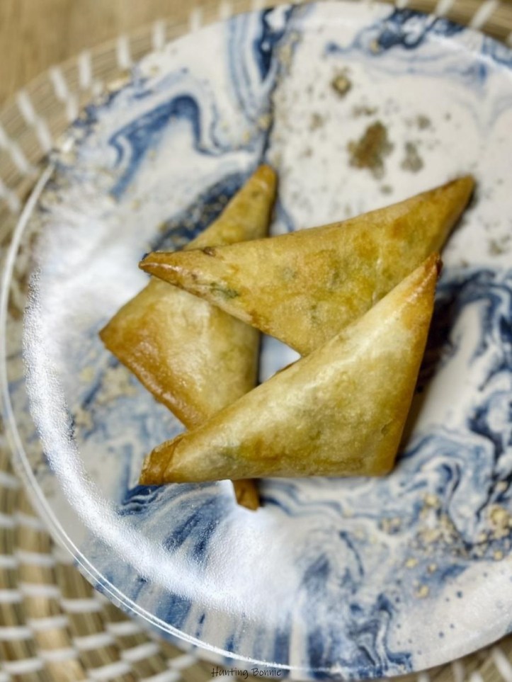 Samoussas de crevettes, coriandre et combava