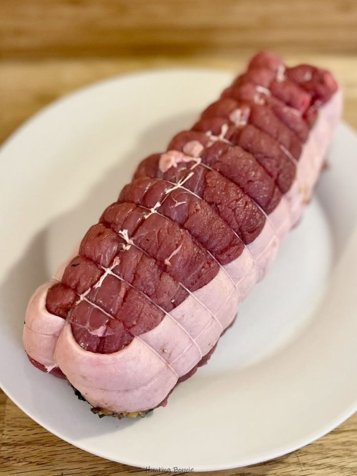 Avant cuisson du Rôti de veau farci aux châtaignes et aux pommes