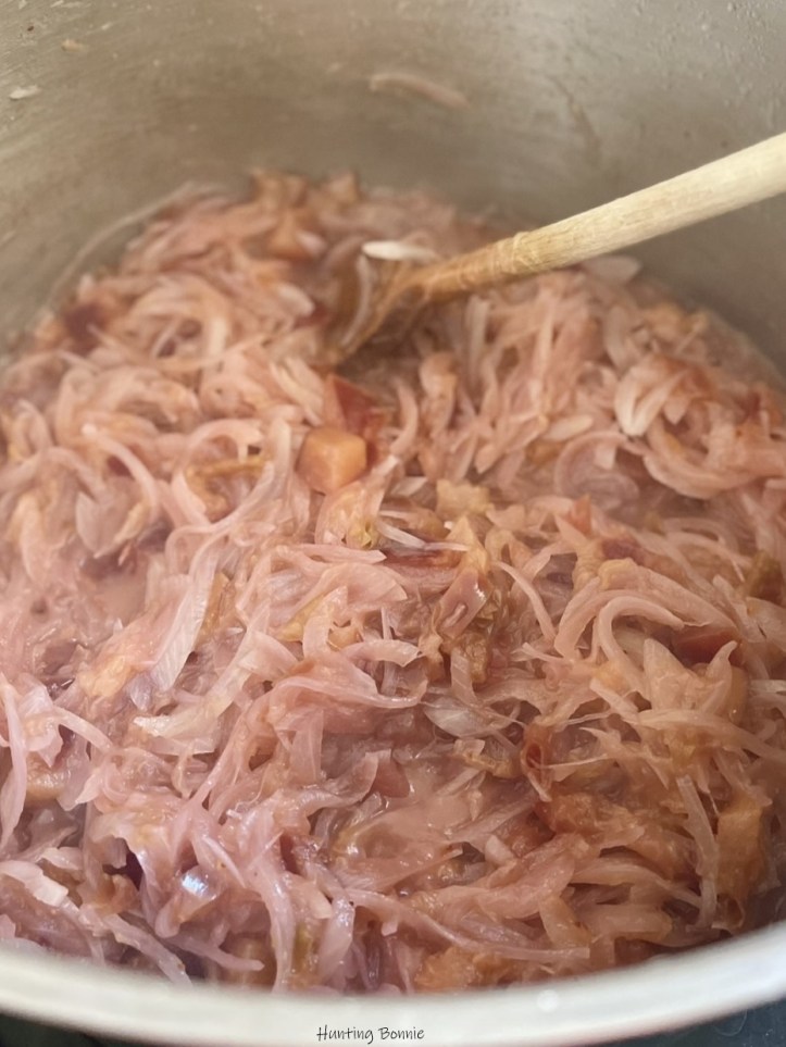 Cuisson du Chutney de prune friandise et d'oignon doux