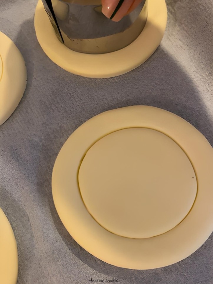 Préparation des Croûtes feuilletées pour bouchées à la reine (Vol-au-vent maison)