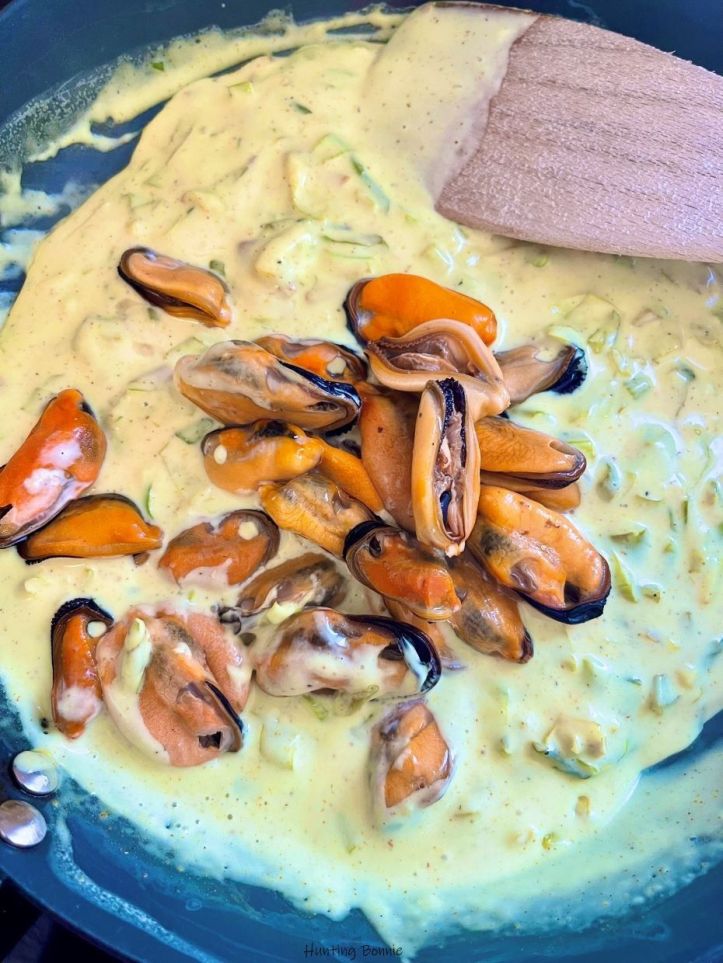 Préparation des MOULES sauce curry à la crème