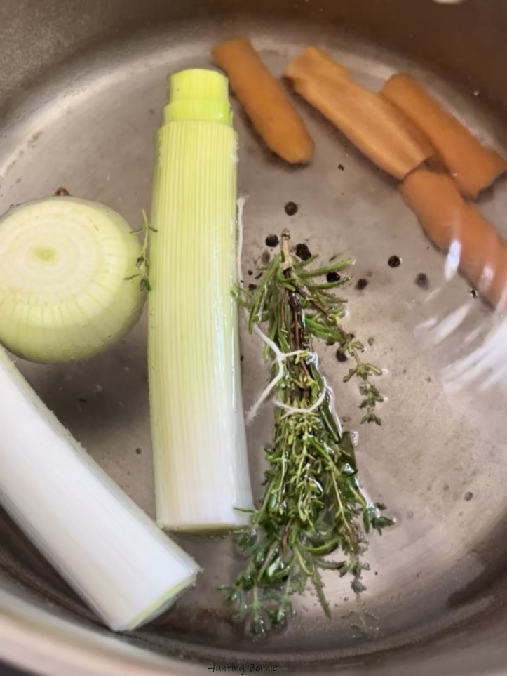 Préparation du bouillon pour la cuisson de la tête de veau