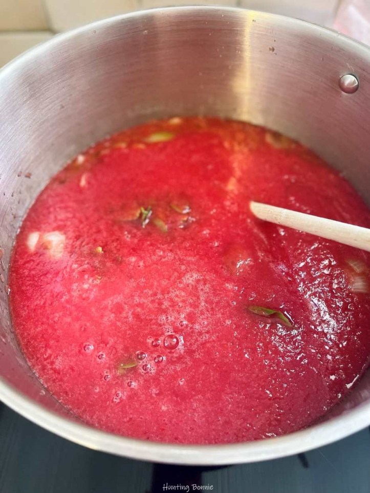 Préparation du Velouté glacé de tomates au basilic