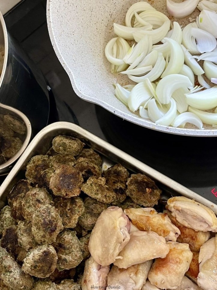 Saisie des viandes et des oignons