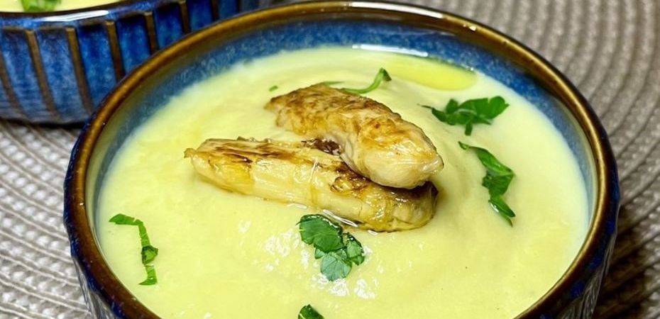 Velouté d'asperges blanches au curry vert