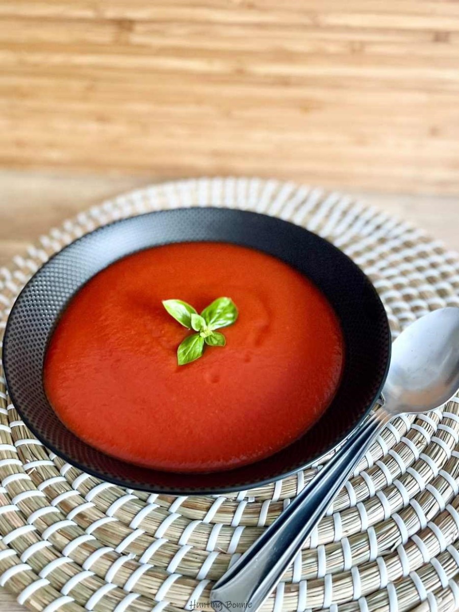 Velouté glacé de tomates au basilic