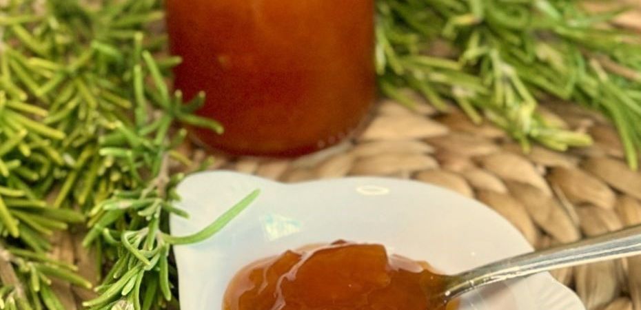 Confiture d'abricots au romarin