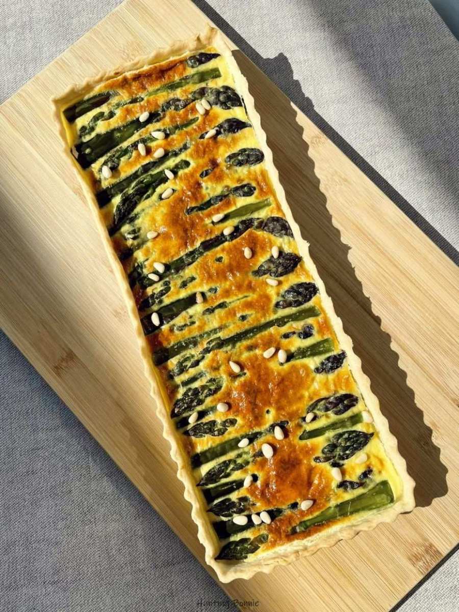 Quiche aux asperges, parmesan et pignons de pin