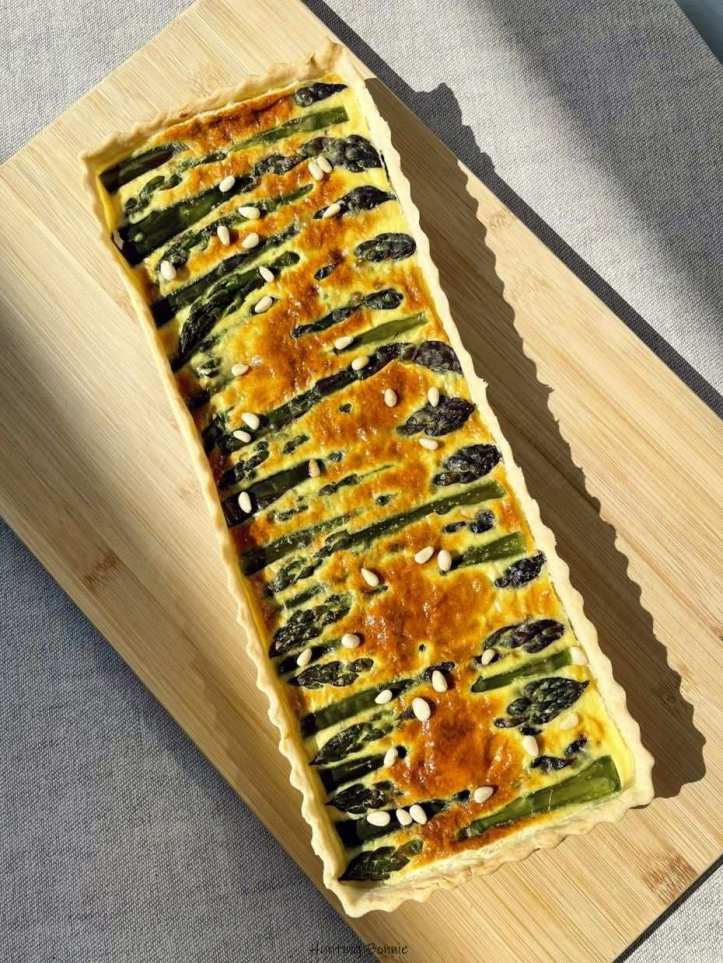 Quiche aux asperges, parmesan et pignons de pin