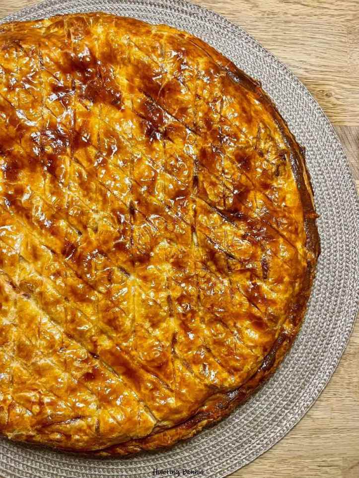 Tourte au Jambon, Oignons et Fromage