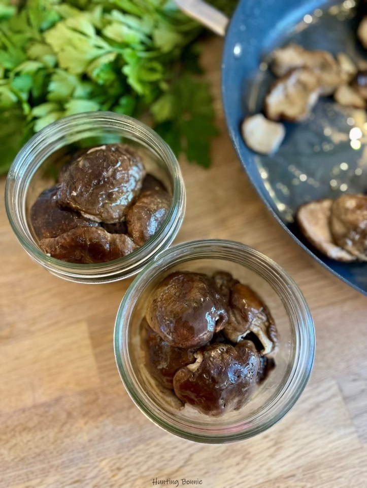 Mise en bocaux des cèpes