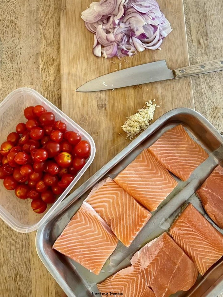 Préparation du Saumon à la provençale au four
