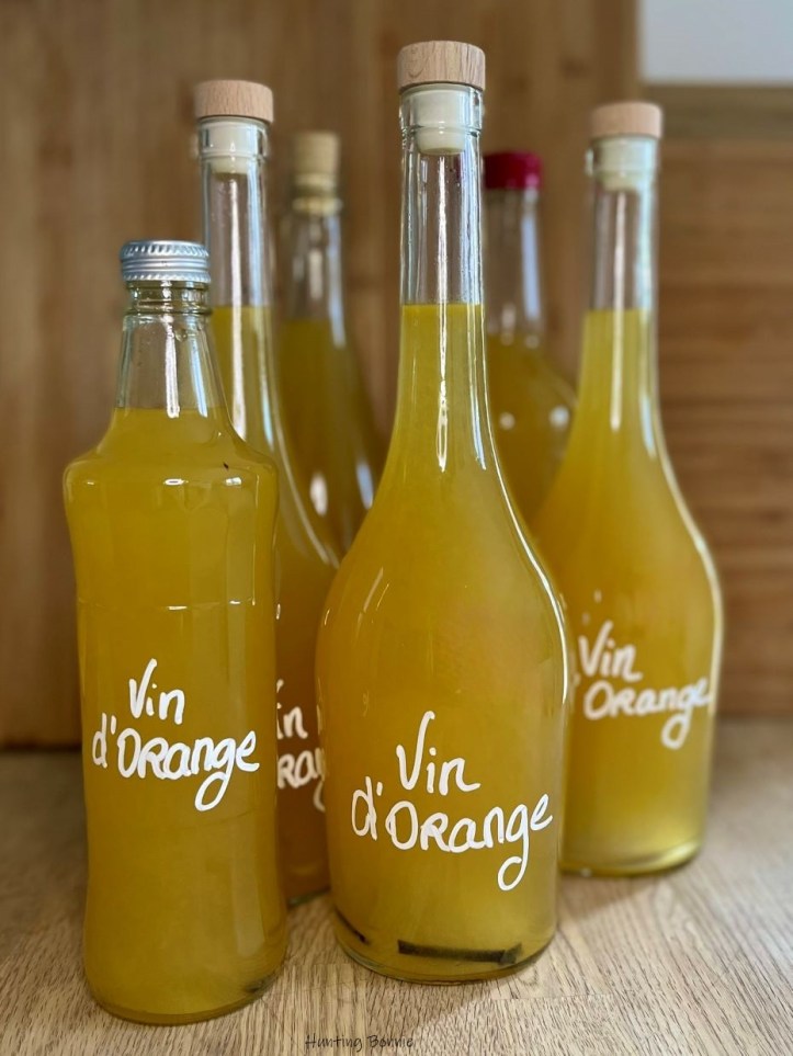Vin d’orange maison mis en bouteille