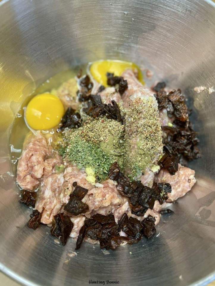 Préparation du Pâté de campagne aux tomates séchées et à l’origan en bocaux