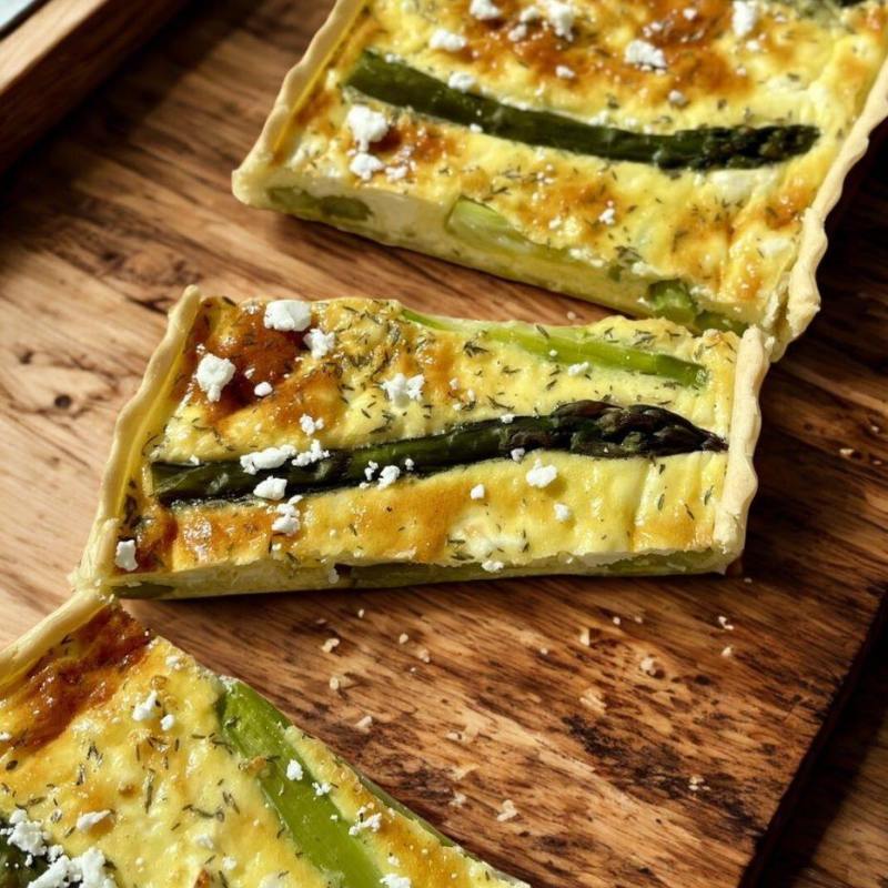 Quiche aux asperges, feta et thym