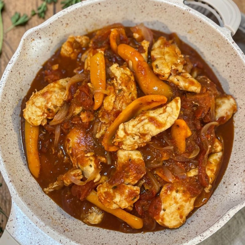 Poulet basquaise rapide : la recette facile avec des blancs de poulet
